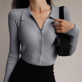 Esmee  | Polo élégante à manches longues avec boutons pour femme