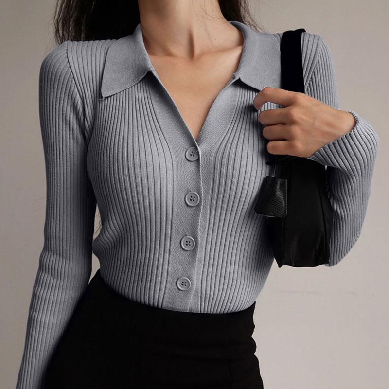 Esmee  | Polo élégante à manches longues avec boutons pour femme